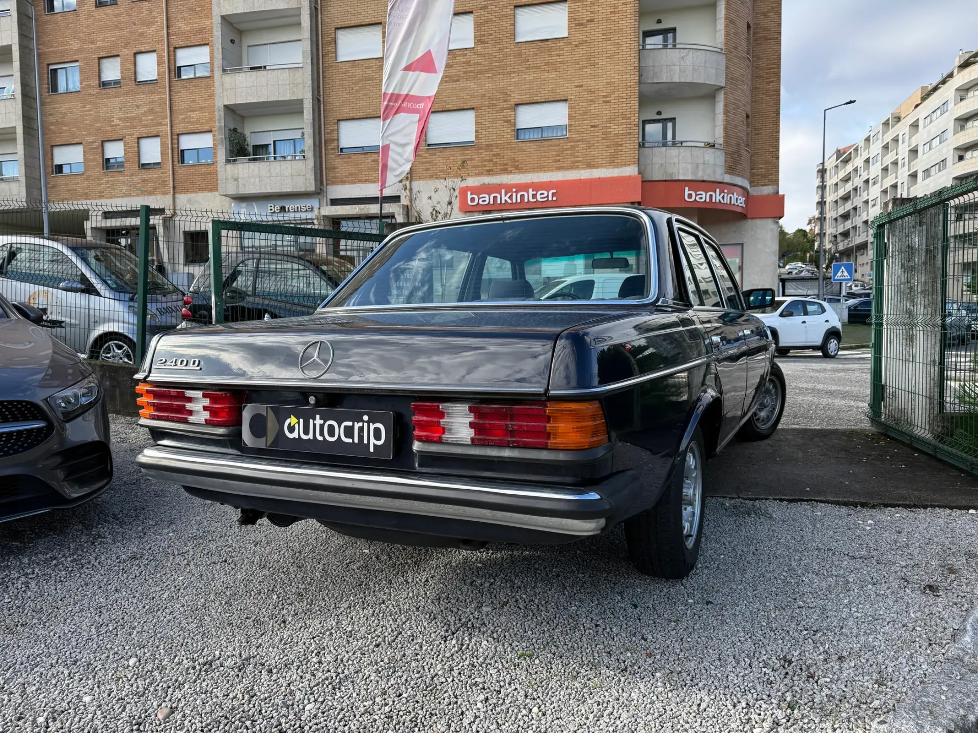 Mercedes-Benz 240 D 2.4 21