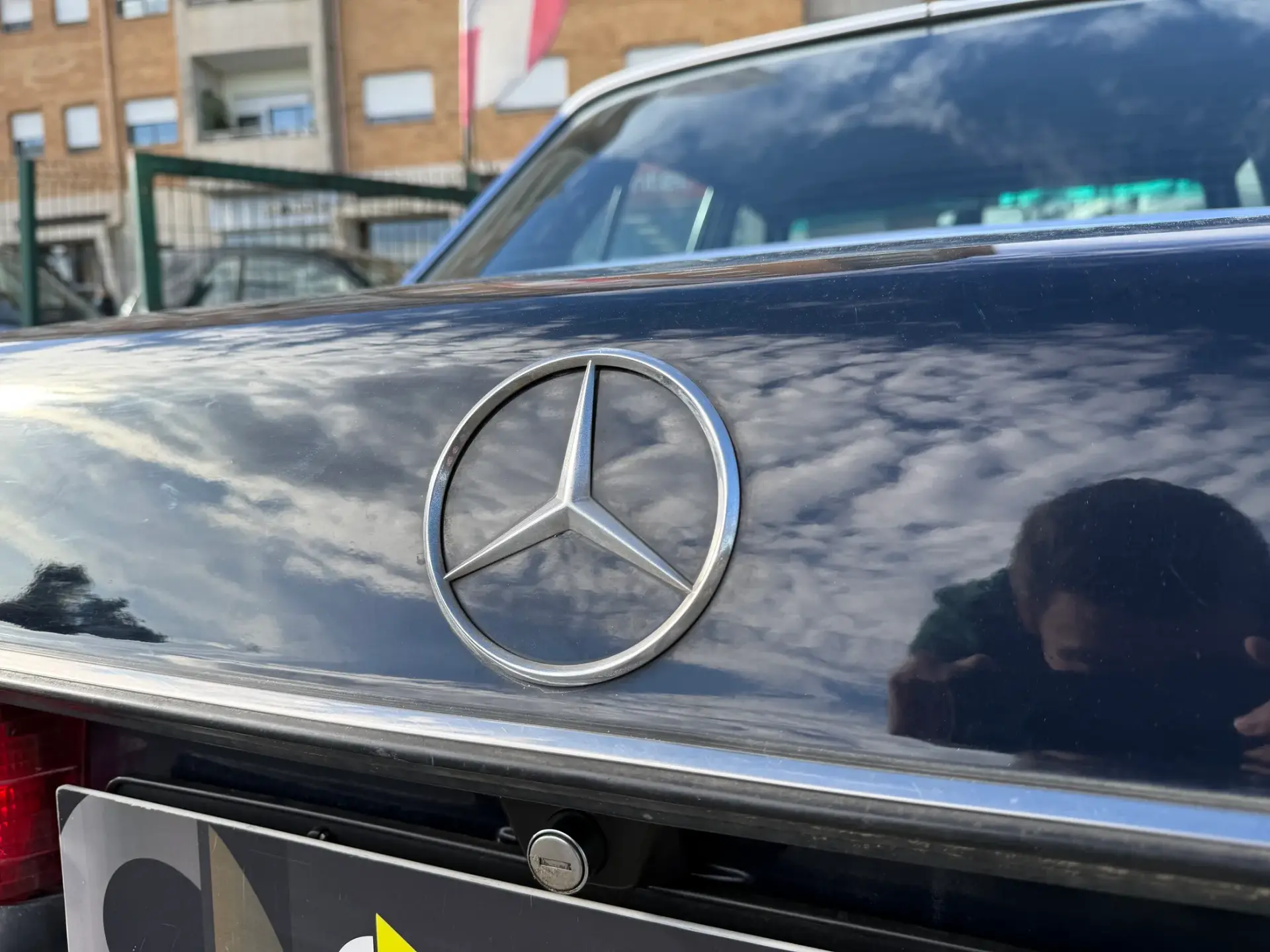 Mercedes-Benz 240 D 2.4 23