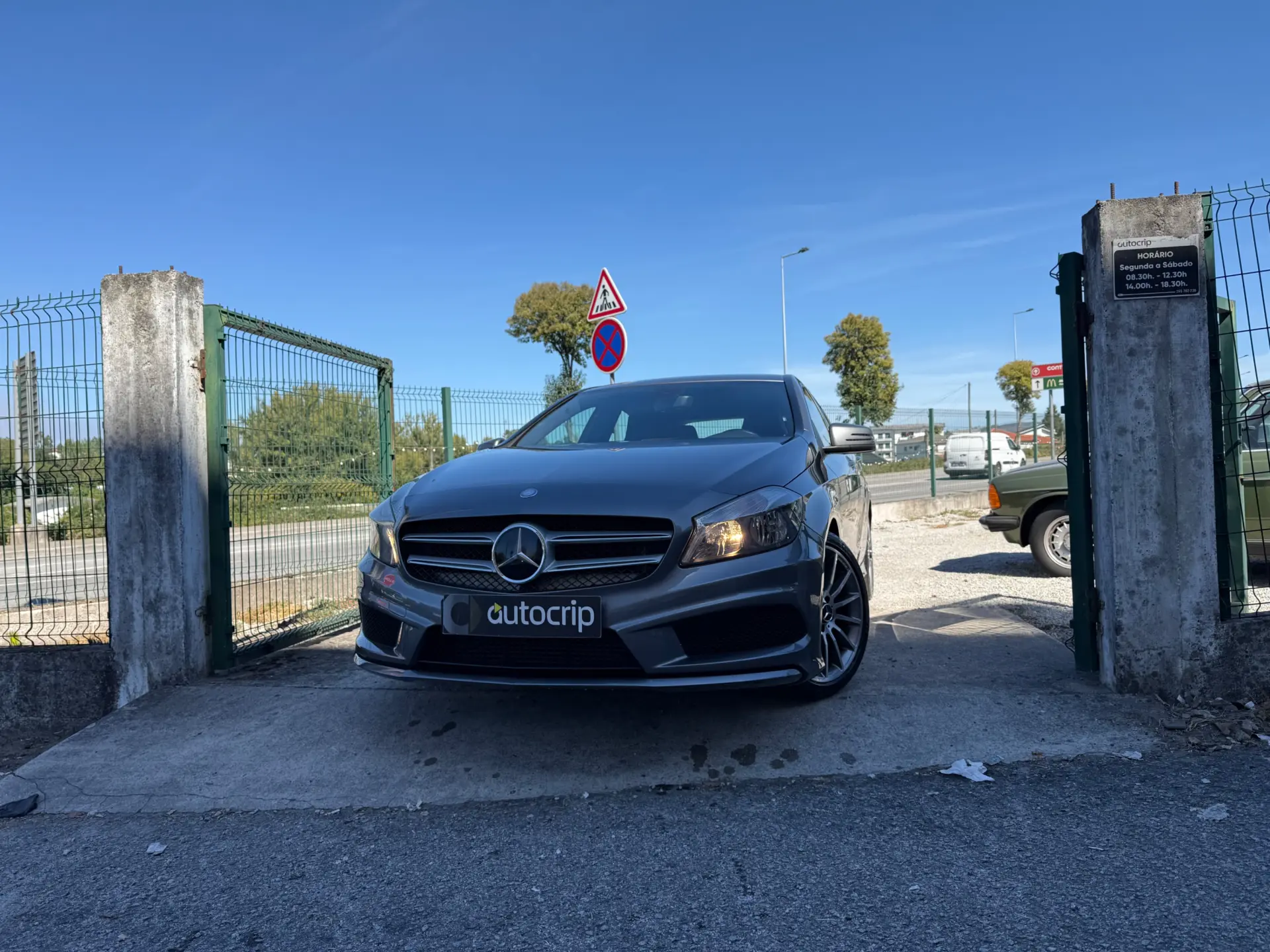 Mercedes-Benz A 180 AMG Line 1