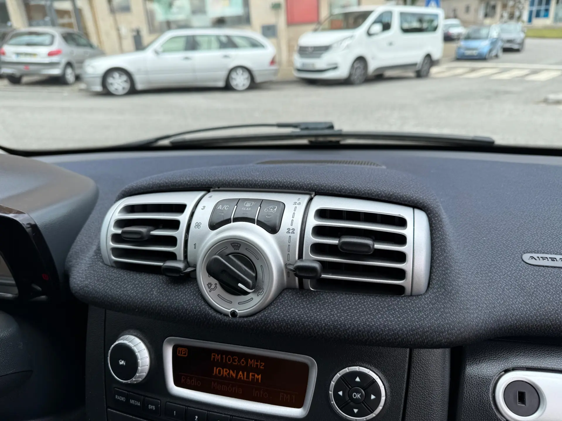 Smart ForTwo Coupé 1.0 mhd Pure 61 Softouch 13
