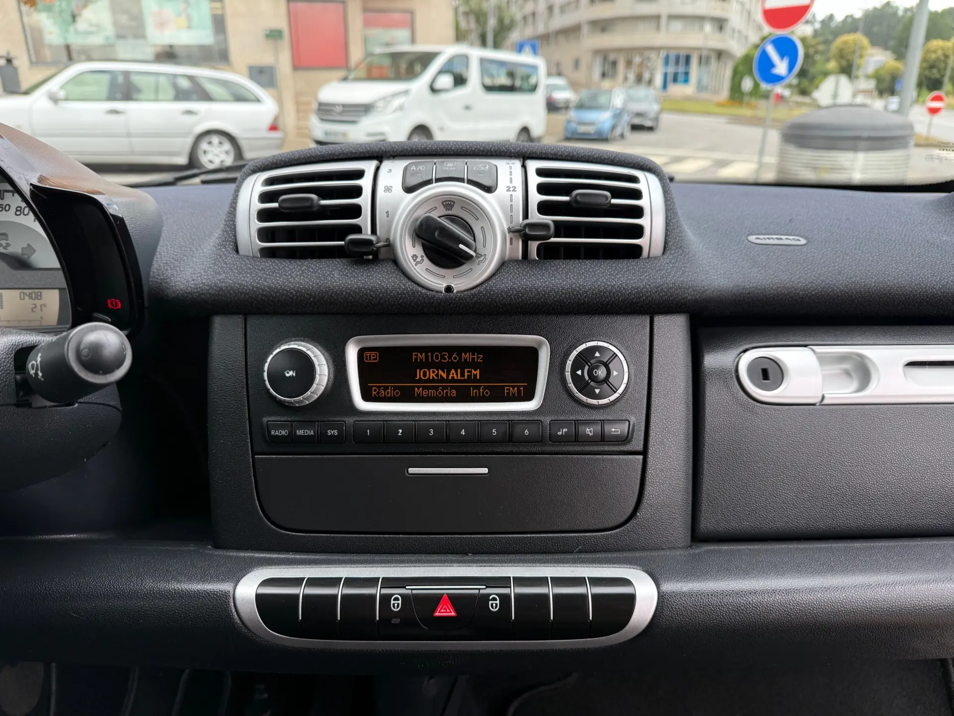 Smart ForTwo Coupé 1.0 mhd Pure 61 Softouch 14