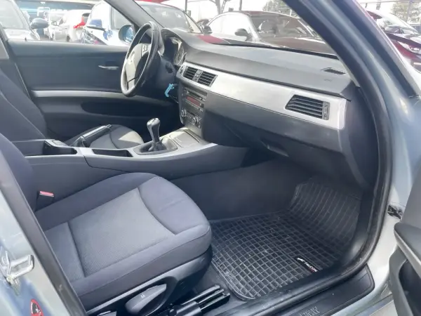 BMW 320 i Touring Selo Antigo 8