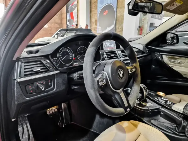 BMW 330 d xDrive Pack Desportivo M Auto 8