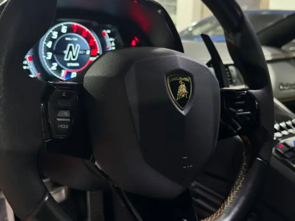 Lamborghini Aventador S 9