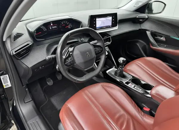 Peugeot 2008 1.2 PureTech Allure Pack 9