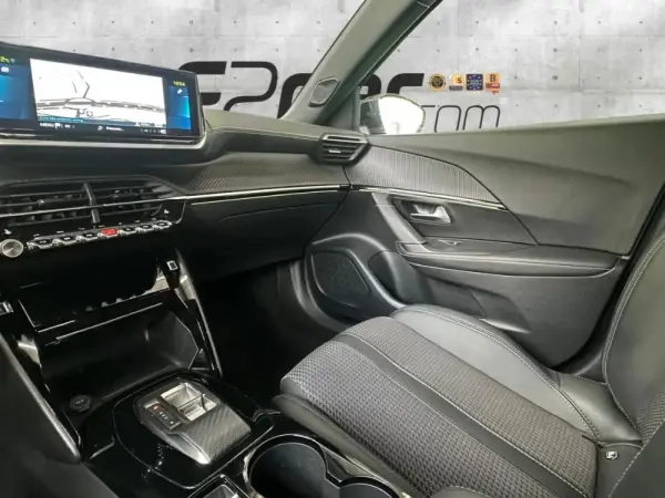 Peugeot e-2008 50 kWh GT Pack 5