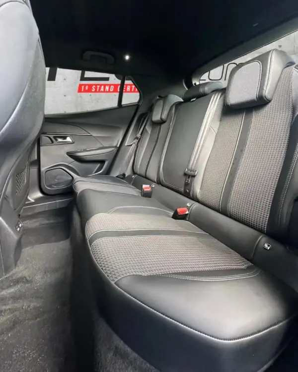 Peugeot e-2008 50 kWh GT Pack 6