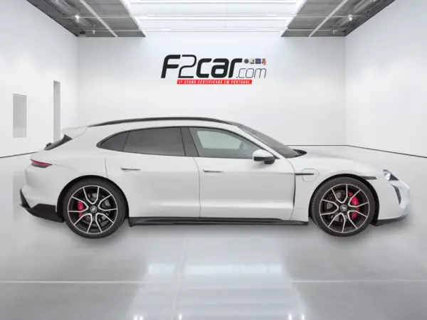 Porsche Taycan Cross Turismo 4S 5