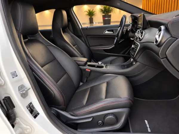 Mercedes-Benz GLA 220 d 4Matic 7G-DCT AMG Line 8