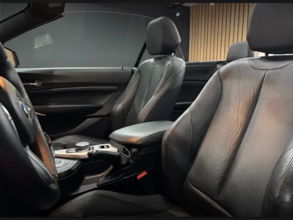 BMW 220 D Pack M Auto 11