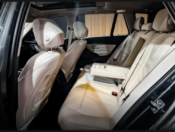 BMW 330 d xDrive Pack Desportivo M Auto 10