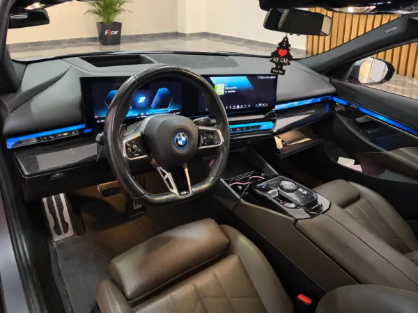 BMW i5 eDrive40 Pack Desportivo M Pro 9