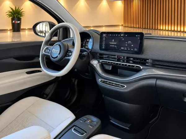 Fiat 500e La Prima 8