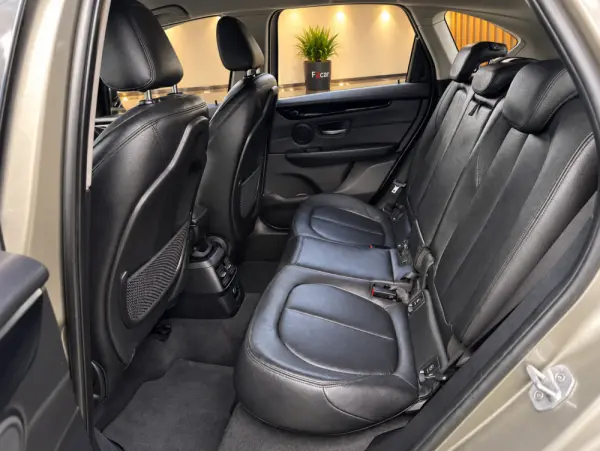 BMW 218 Active Tourer d Line Sport 9