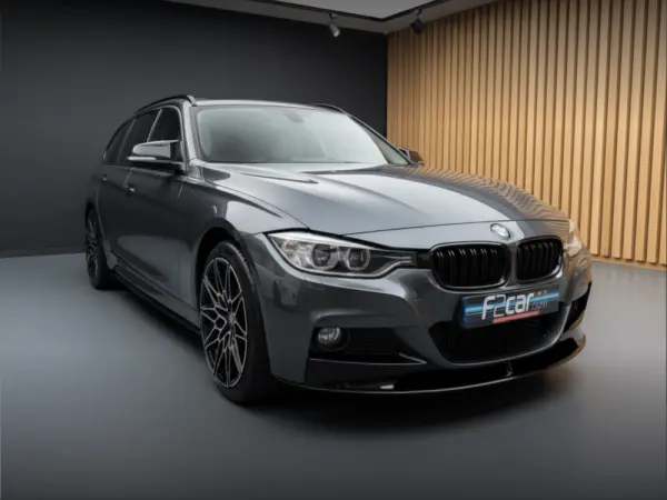 BMW 330 d xDrive Pack Desportivo M Auto 3