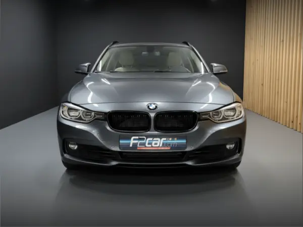 BMW 330 d xDrive Pack Desportivo M Auto 2