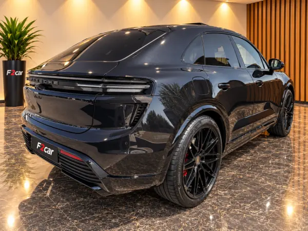 Porsche Macan Electric Turbo 4