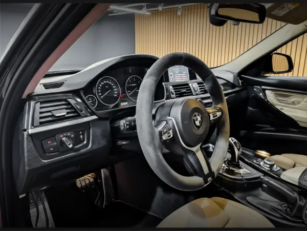 BMW 330 d xDrive Pack Desportivo M Auto 8