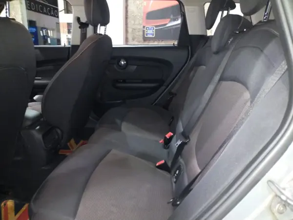 MINI Clubman One D 7