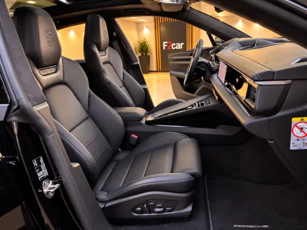 Porsche Macan Electric Turbo 10