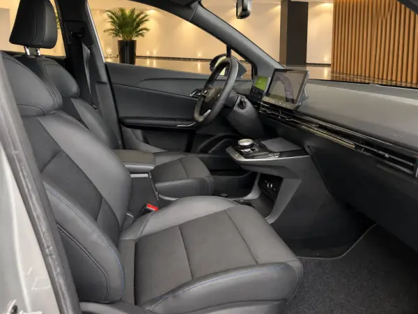 MG MG4 64 kWh Luxury 8