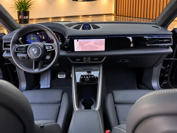Porsche Macan Electric Turbo 8