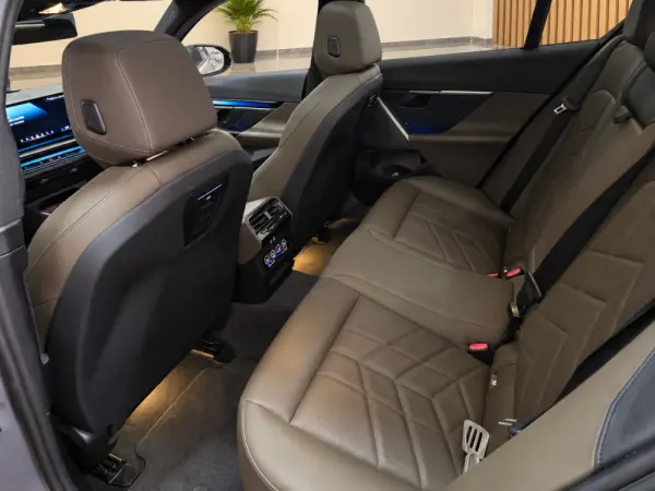 BMW i5 eDrive40 Pack Desportivo M Pro 7