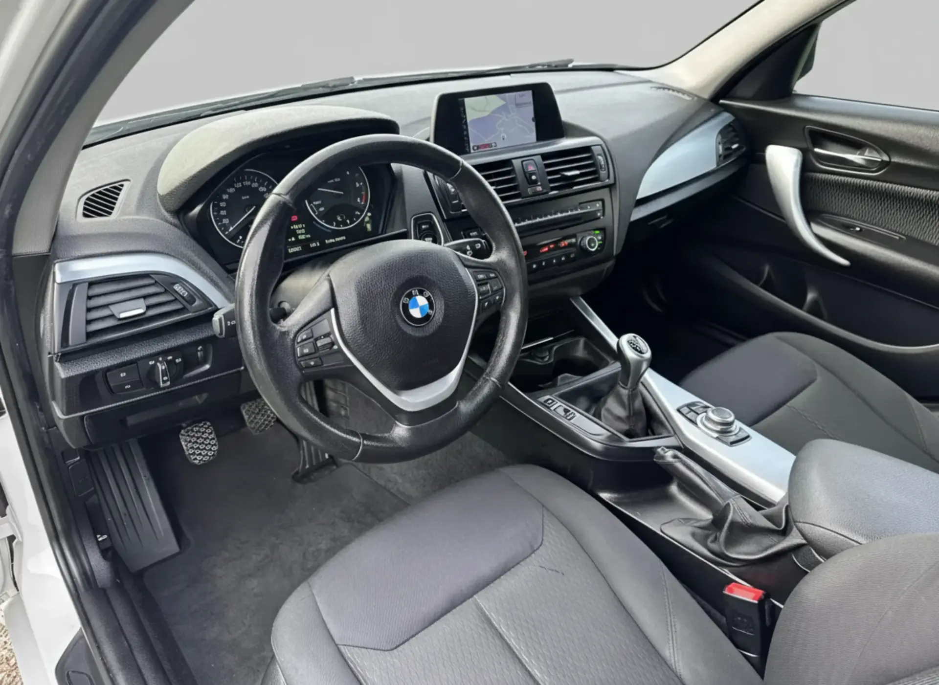 BMW 118 d Line Sport 5