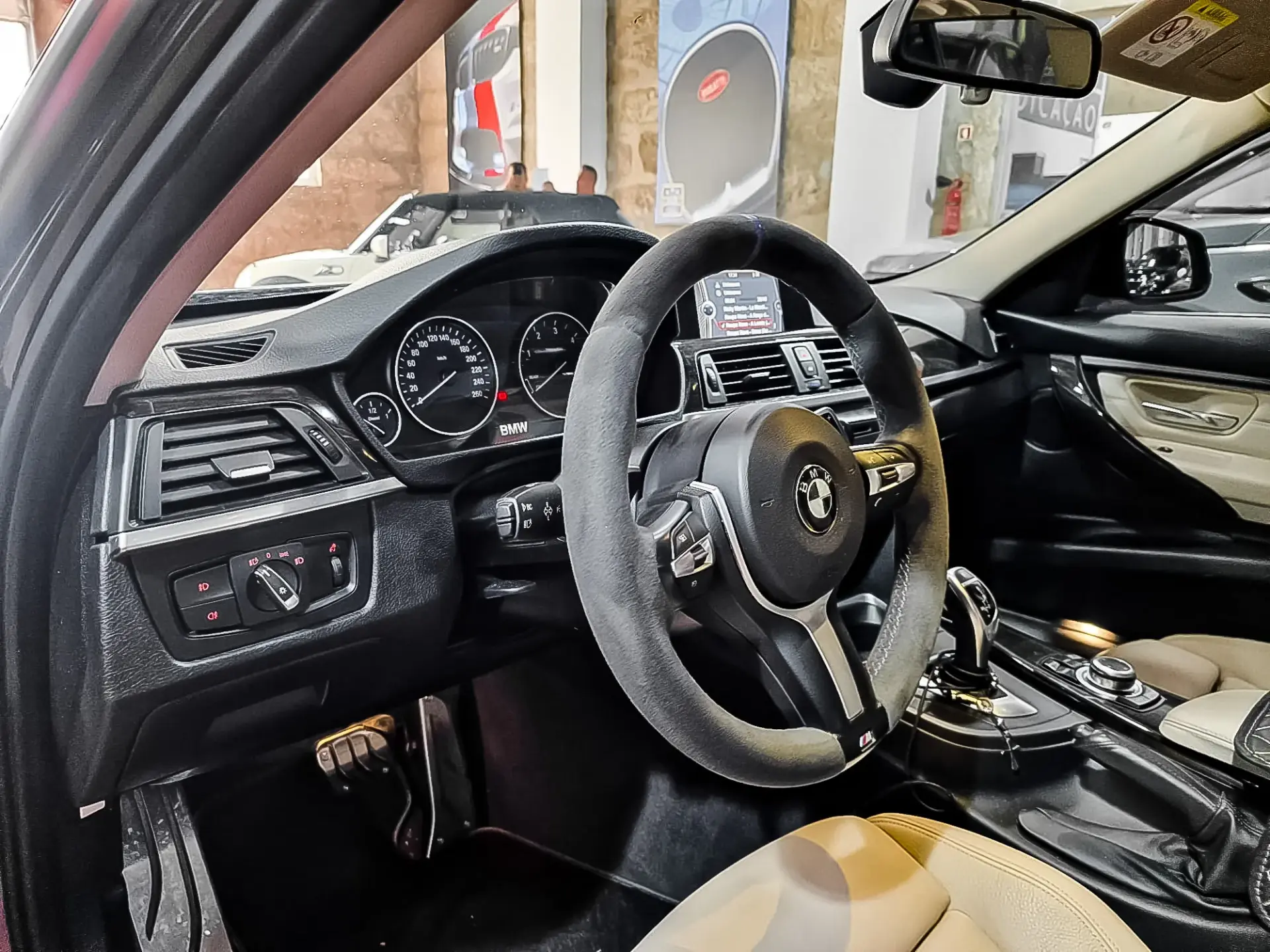 BMW 330 d xDrive Pack Desportivo M Auto 8