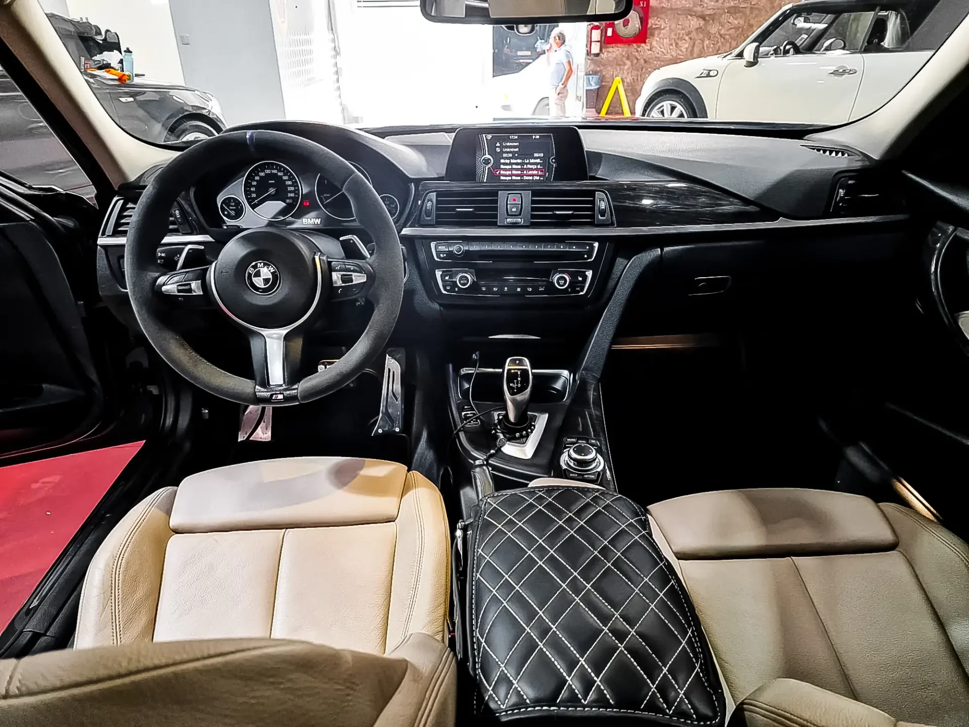 BMW 330 d xDrive Pack Desportivo M Auto 12