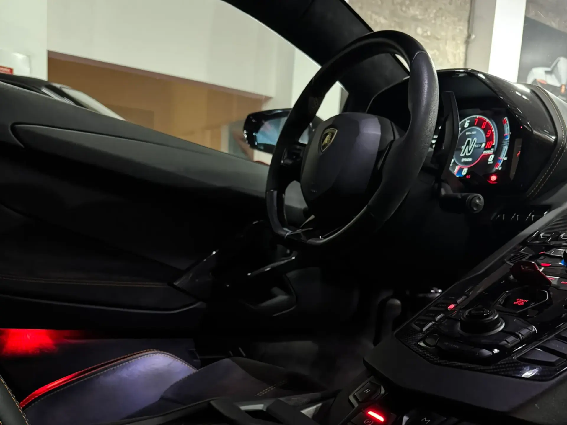 Lamborghini Aventador S 10