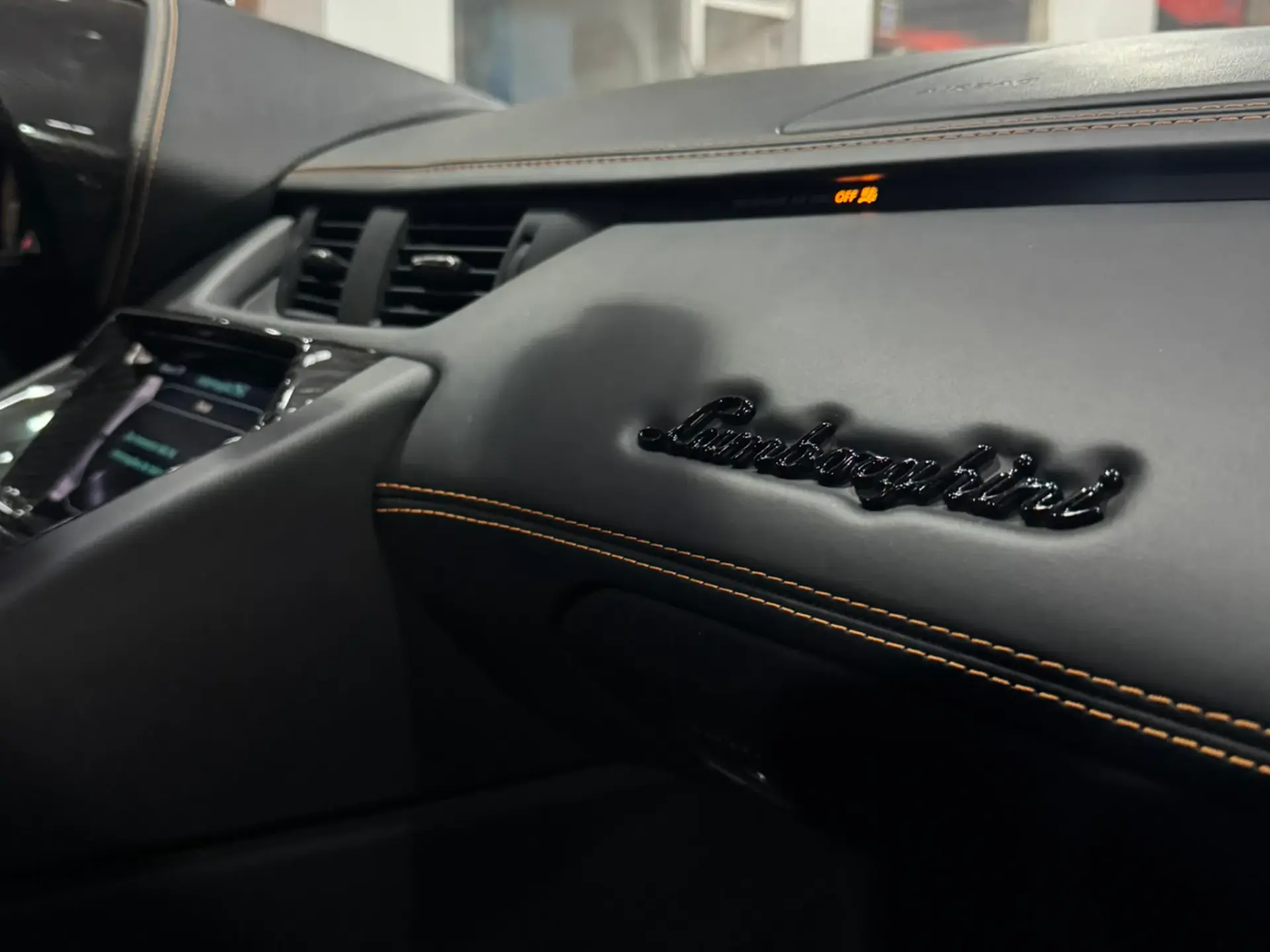 Lamborghini Aventador S 11