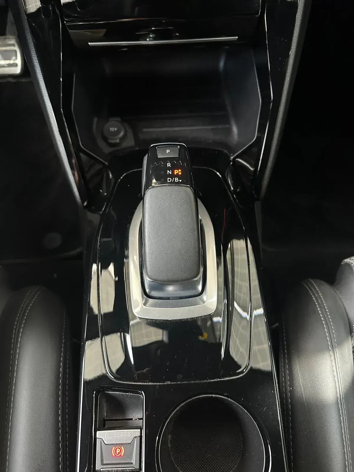 Peugeot e-2008 50 kWh GT 12