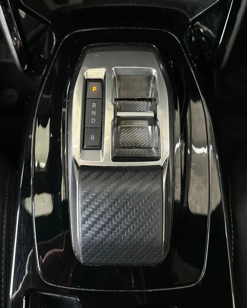 Peugeot e-2008 50 kWh GT Pack 10