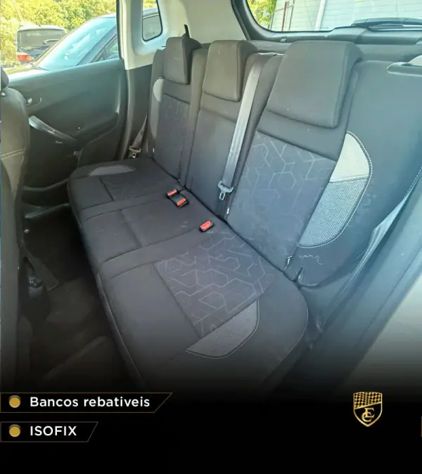 Peugeot 2008 7