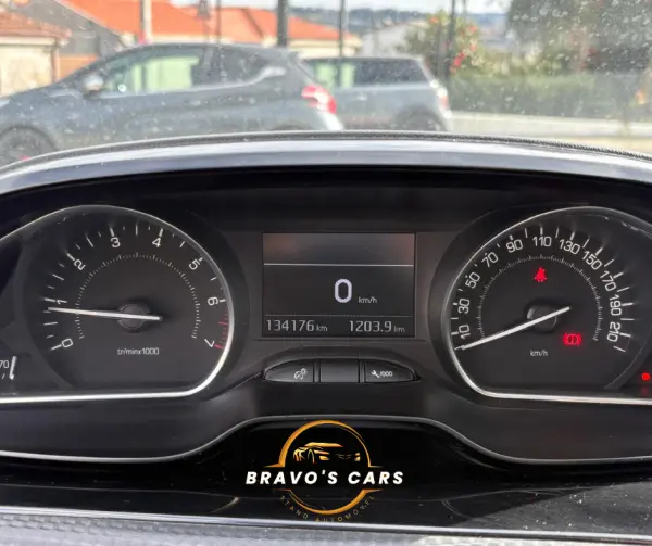 Peugeot 208 1.2 PureTech GT Line 9