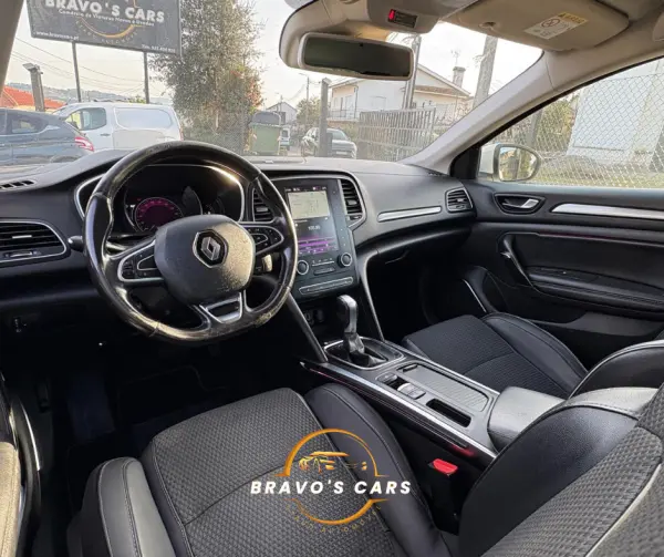 Renault Mégane Sport Tourer ENERGY dCi 165 EDC BOSE EDITION 9