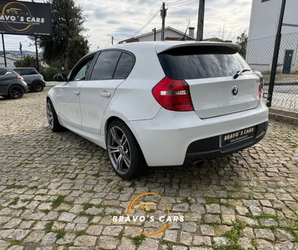 BMW 118 d Pack M 8