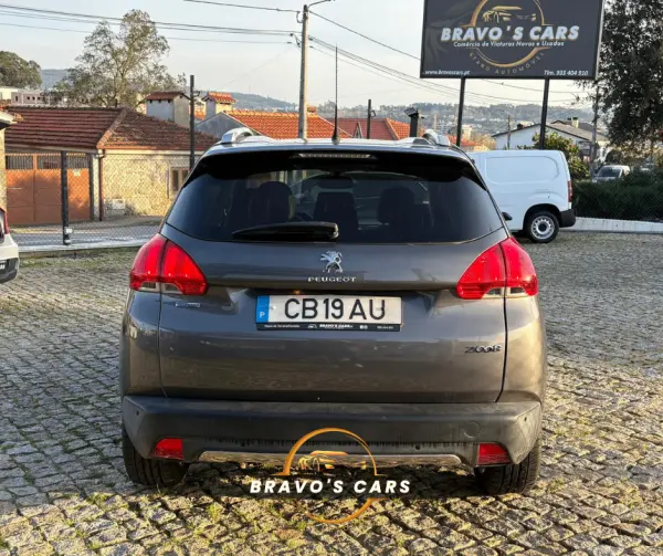 Peugeot 2008 1.2 PureTech Allure Pack 6