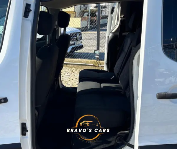 Peugeot Partner 1.6 BlueHDi Style 12