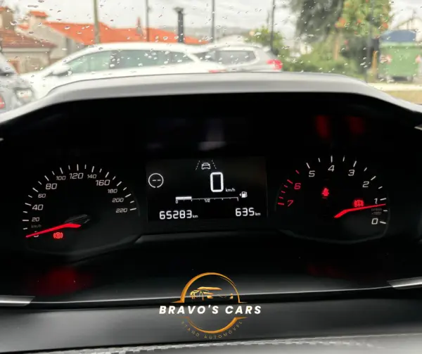 Peugeot 208 1.2 PureTech Like 9