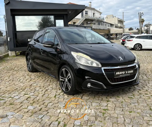 Peugeot 208 1.2 PureTech GT Line 4