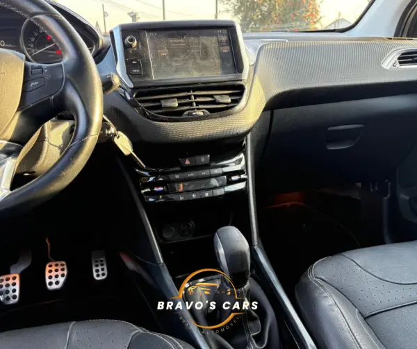 Peugeot 2008 1.2 PureTech Allure Pack 16