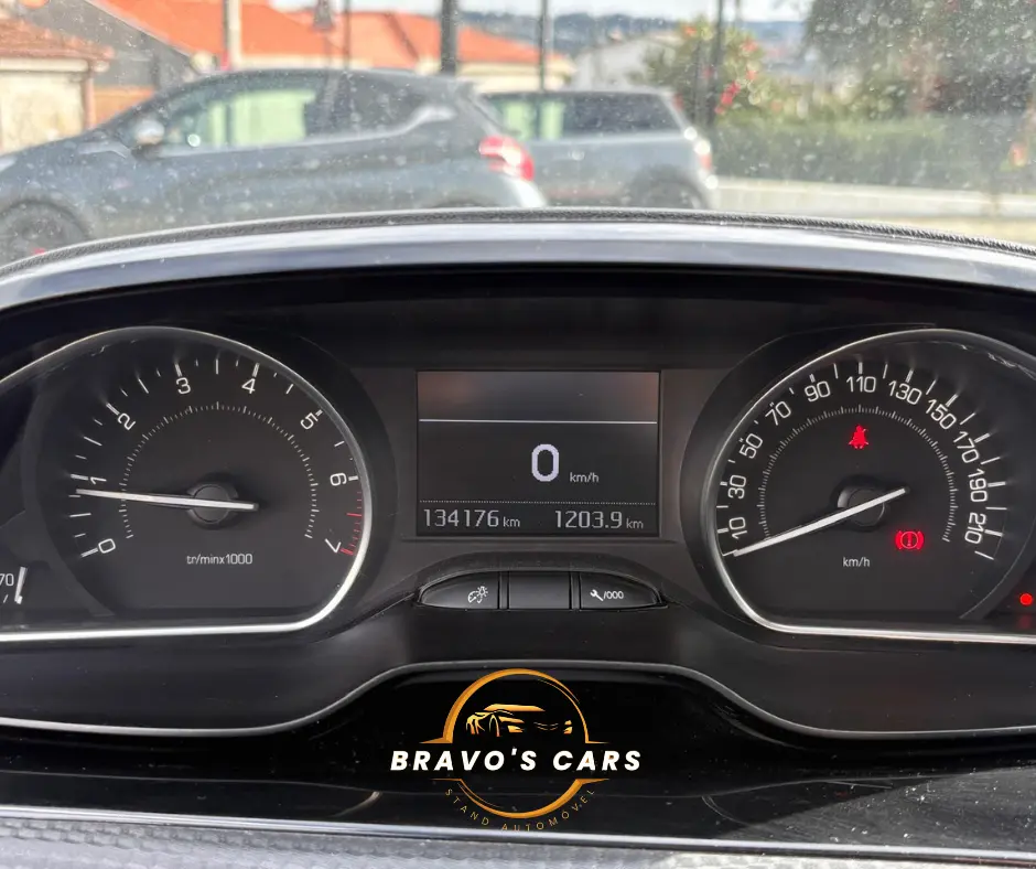 Peugeot 208 1.2 PureTech GT Line 9