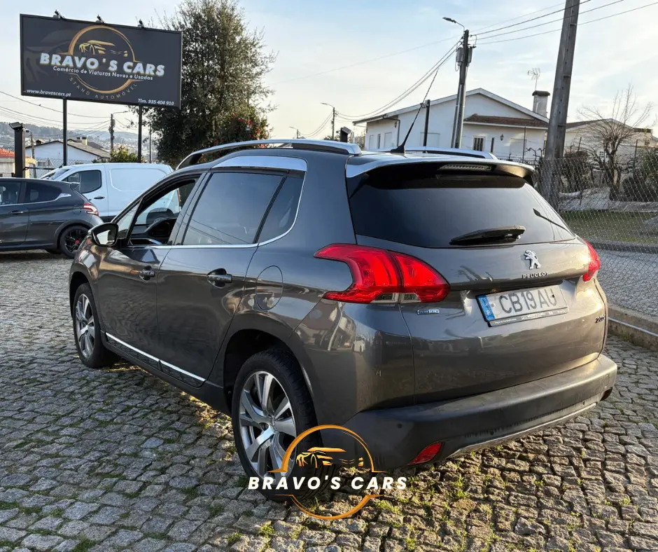 Peugeot 2008 1.2 PureTech Allure Pack 4