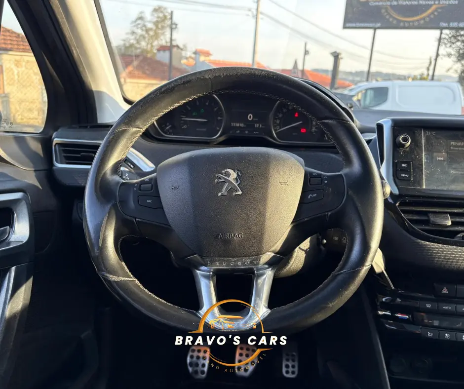 Peugeot 2008 1.2 PureTech Allure Pack 17