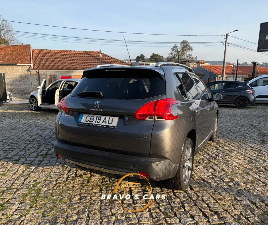 Peugeot 2008 1.2 PureTech Allure Pack 5