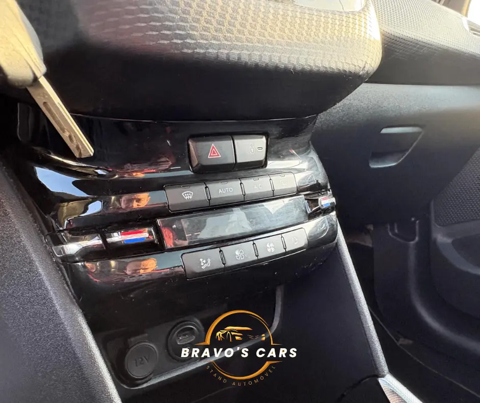 Peugeot 2008 1.2 PureTech Allure Pack 8