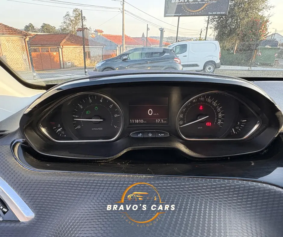 Peugeot 2008 1.2 PureTech Allure Pack 10