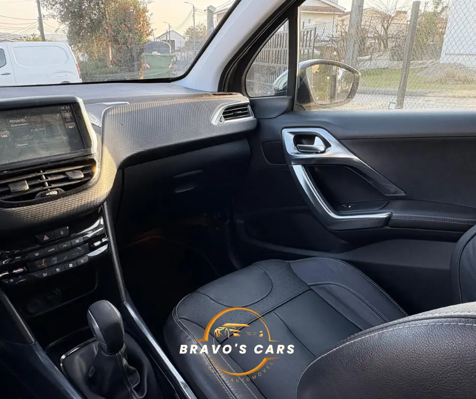 Peugeot 2008 1.2 PureTech Allure Pack 14